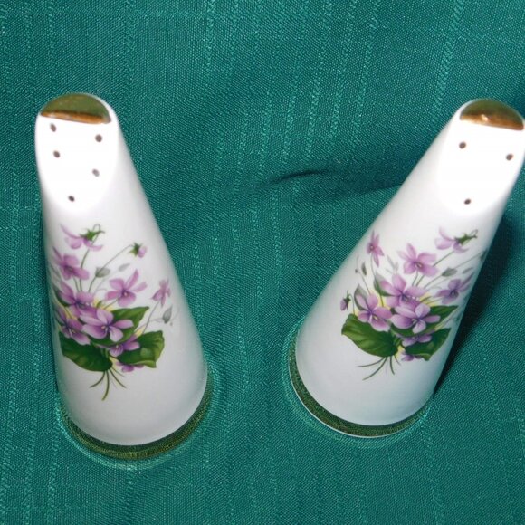 Royal Stuart purple violets salt and pepper set near mint condition - Picture 4 of 7